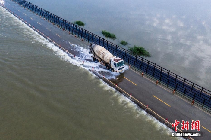 江西再現(xiàn)“水上公路” 目前已實行交通管制