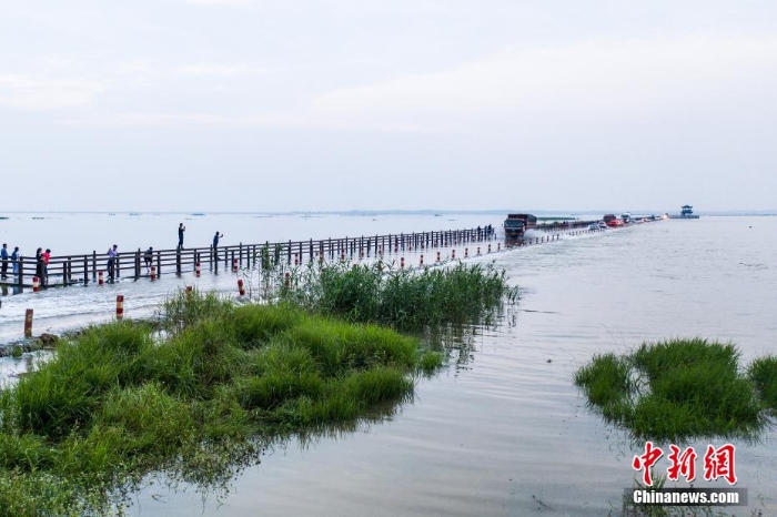 江西再現(xiàn)“水上公路” 目前已實行交通管制