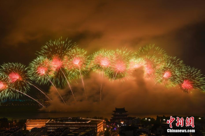 長沙舉辦大型音樂焰火晚會慶建黨100周年