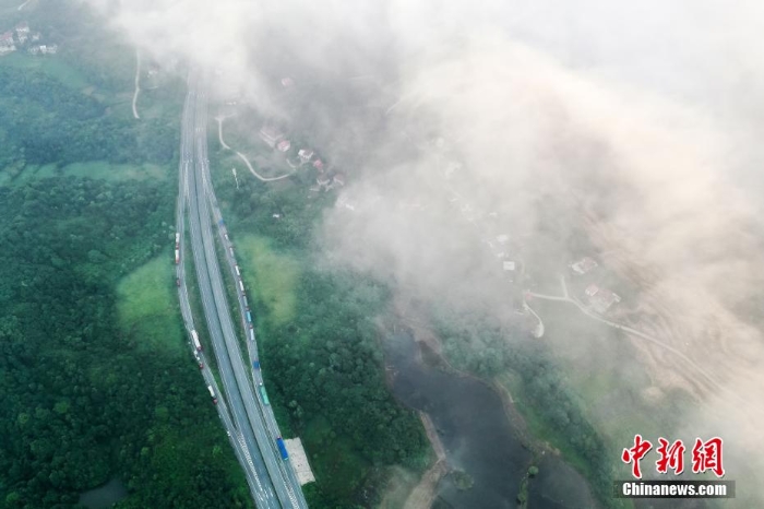 【沿著高速看中國】航拍江西九江繞城高速廬山青山湖大橋