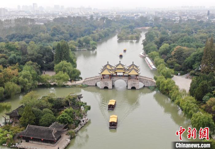 航拍揚(yáng)州瘦西湖風(fēng)景區(qū)?！°蟛?攝