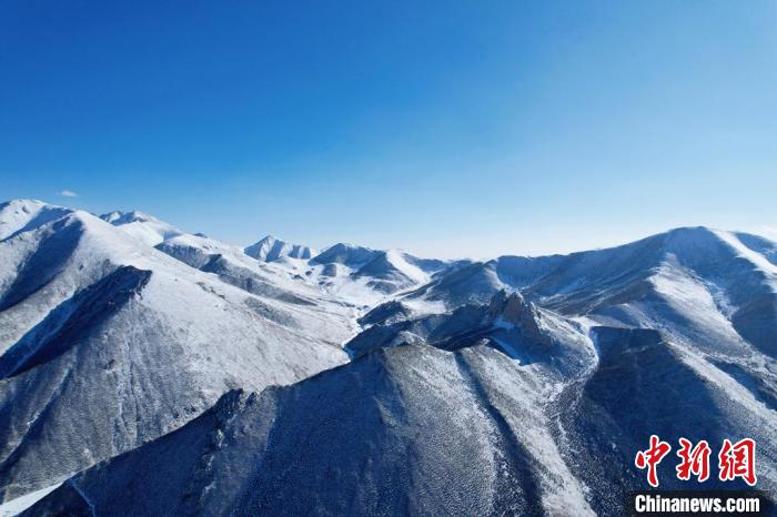 圖為雪后祁連山國(guó)家公園青海片區(qū)?！●R銘言 攝