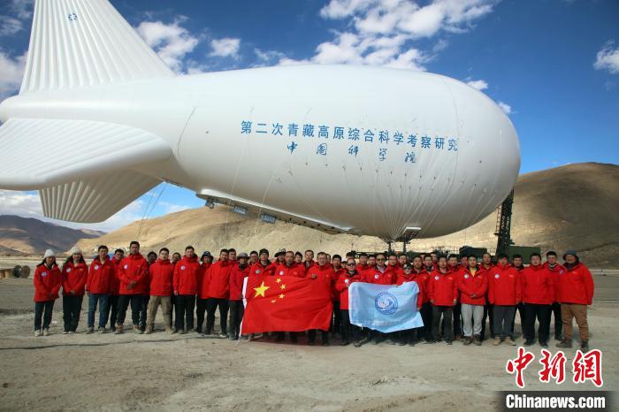 浮空艇綜合觀測科考隊合影。　中科院 供圖