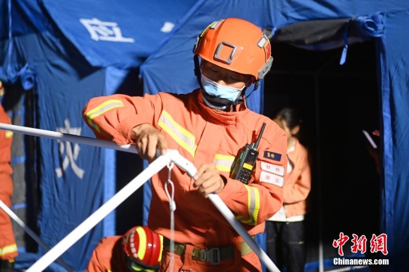 直擊四川蘆山6.1級地震受災(zāi)民眾安置點