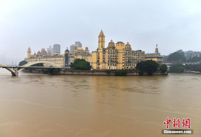 福州：持續(xù)性強(qiáng)降雨導(dǎo)致閩江水位上漲