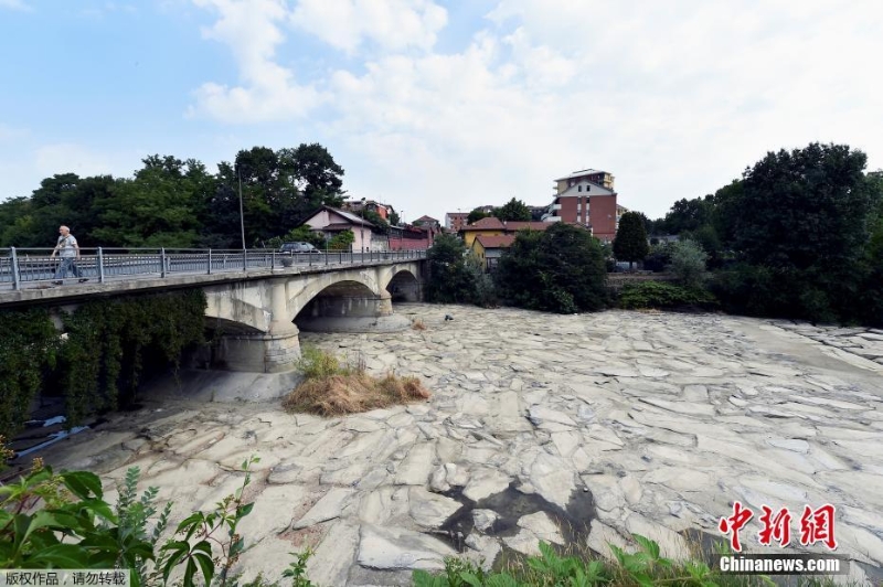 意大利波河支流面臨70年來最嚴重干旱 河床干涸見底