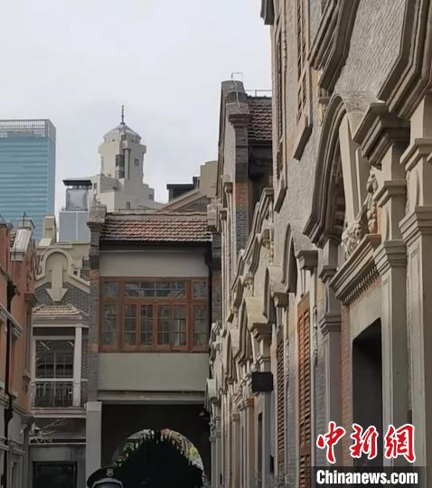 從一磚一瓦一門窗，到老建筑群墻壁上那些斑駁痕跡、甚至每一塊特殊花紋的地磚，修繕團(tuán)隊都盡量保留或還原?！￡愳o 攝