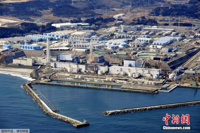 4月13日，日本政府正式決定，福島第一核電站核污水經過濾并稀釋后將排入大海。據日本共同社報道，13日上午日本首相菅義偉召開閣僚會議正式決定將福島第一核電站污水排放入海。圖為2月13日的日本福島第一核電站。