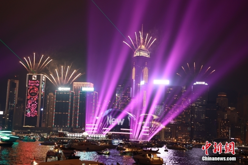 香港維多利亞港2023年零時(shí)再迎新年煙花