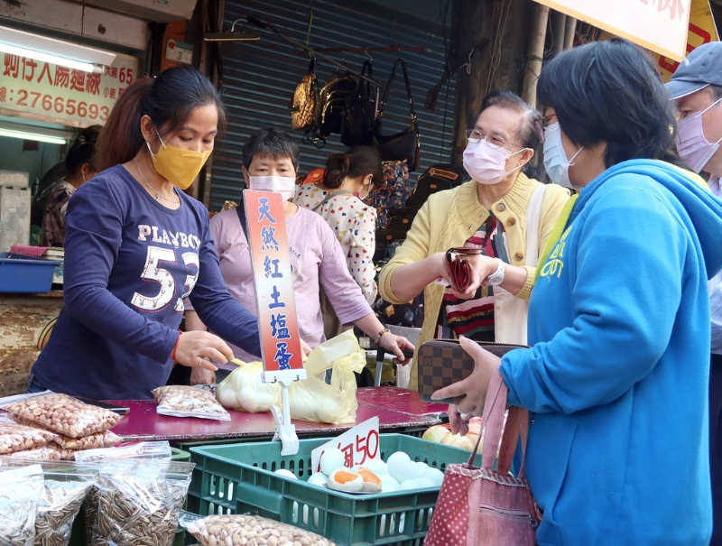 臺灣蛋荒未解，部分蛋商、蛋農(nóng)希望蛋價可以再度微調(diào)3元新臺幣，以價制量。（圖源：臺灣“中時新聞網(wǎng)”）