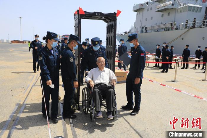 中國(guó)海軍完成第二批緊急撤離我在蘇丹人員任務(wù)