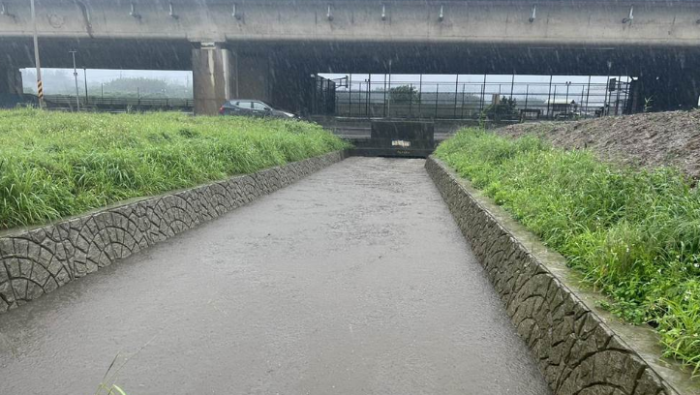 桃園市強降雨臺61線草漯路段淹水