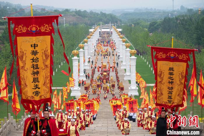 “問祖炎帝 尋根高平”癸卯年海峽兩岸同胞神農(nóng)炎帝故里民間拜祖典禮在山西高平炎帝陵舉行?！」鶉鴤?攝