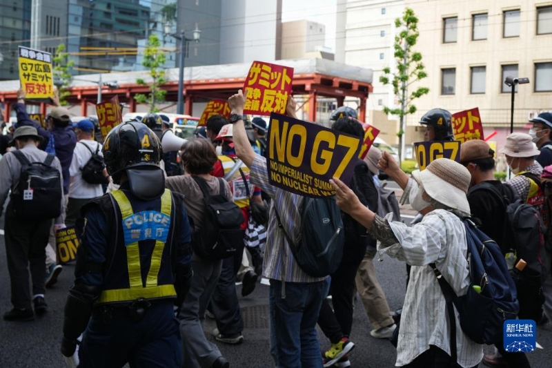 5月20日，民眾在日本廣島參加游行反對七國集團峰會。（圖源：新華網(wǎng)）