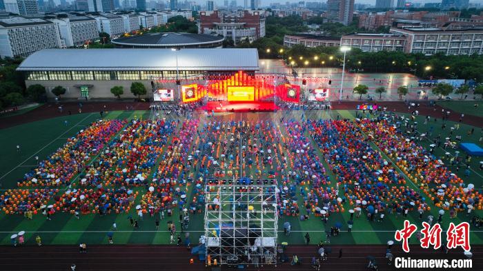 中國計量大學舉行2023屆畢業(yè)典禮暨學位授予儀式 中國計量大學供圖