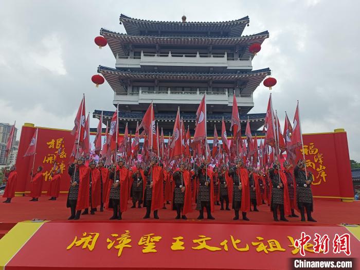 開幕式現(xiàn)場迎賓表演《旌旗獵獵凱旋歸》。　廖珍妹 攝