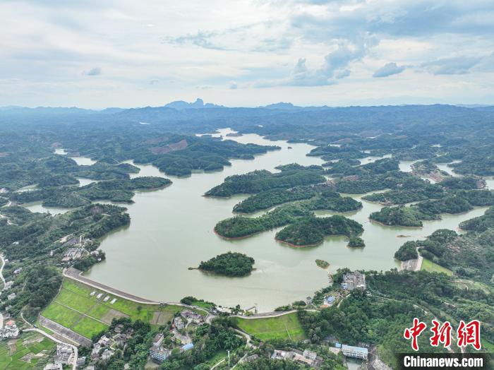 航拍貴港六陳水庫。　陳冠言 攝