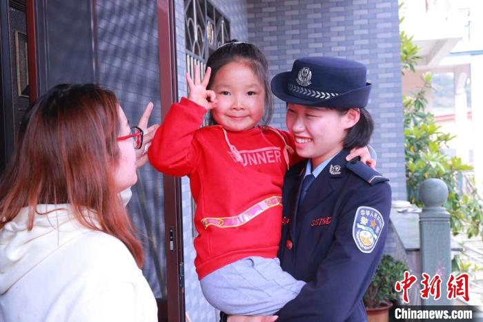 “Z世代”女警趙夢(mèng)扎根基層為民解憂當(dāng)好“貼心人”