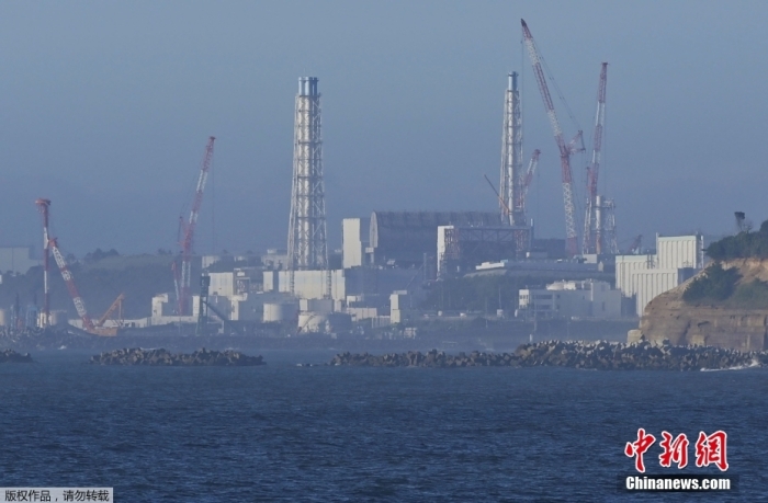 8月24日，從日本福島縣浪江町遠眺因海嘯受損的福島第一核電站。北京時間8月24日12時左右，日本正式開始排放福島第一核電站的核污染水。