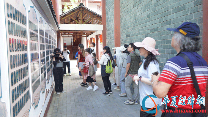 兩岸媒體人參訪女書生態(tài)博物館。（攝影：虞鷹）