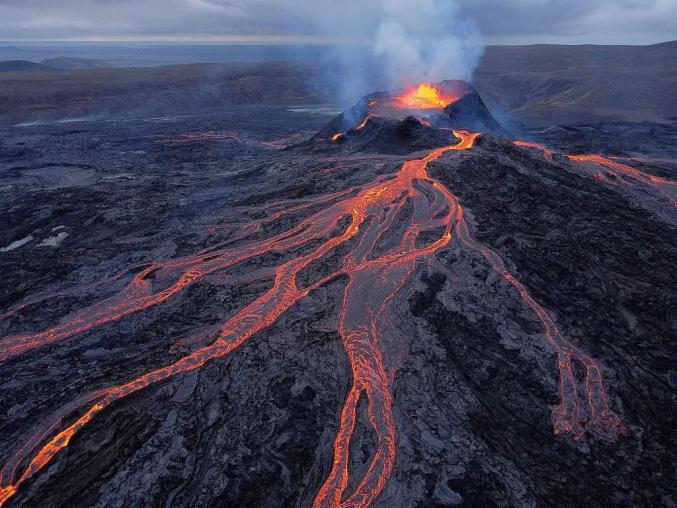 資料圖，2021年法格拉達(dá)爾火山爆發(fā)。圖源：視覺(jué)中國(guó)