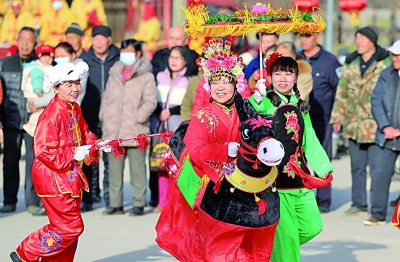 火“出圈”后，傳統(tǒng)民俗如何“長紅”