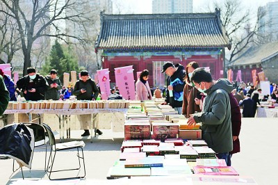 春日，攜一卷泛黃的書回家——古舊書市煥發(fā)新機