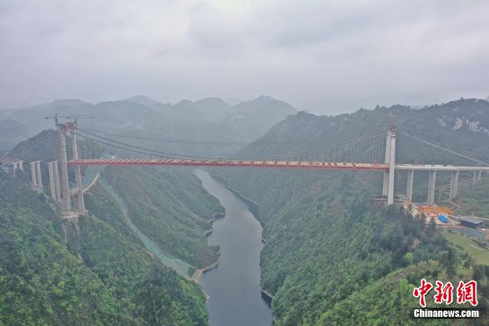 圖為航拍陽寶山特大橋。趙磊 攝