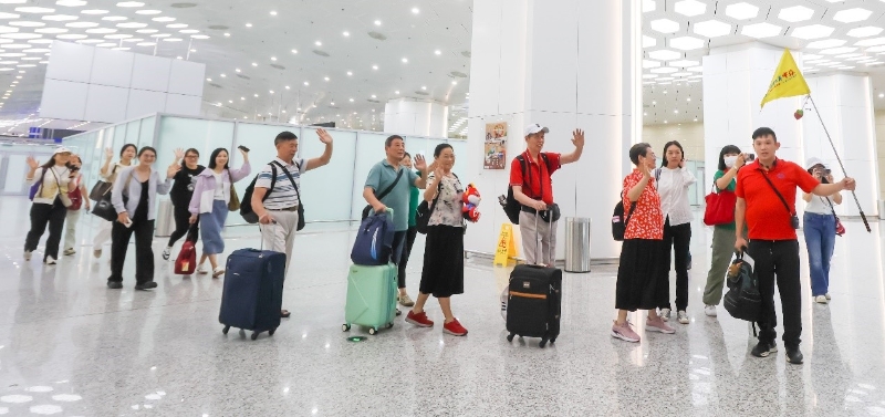 內(nèi)地居民多次往返澳琴“首發(fā)團(tuán)”抵澳。澳門特區(qū)旅游局供圖