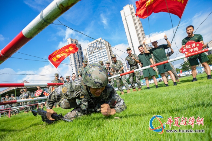 4、2024年7月4日，武警廣西總隊桂林支隊組織召開軍人運動會暨創(chuàng)破紀錄比武競賽。圖為參賽官兵正在全力以赴參與競賽。（施晨洲 攝）_副本