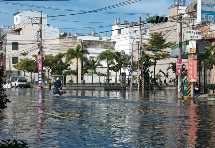 適逢年度大潮，屏東縣東港連續(xù)兩天積淹水