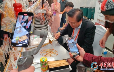 臺灣嘉賓參觀體驗江西非遺項目