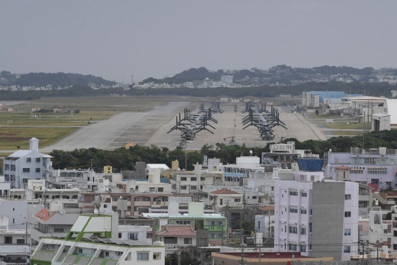 這是2023年11月25日在日本沖繩美軍普天間基地駐留的“魚鷹”運輸機（資料照片）。（圖源：新華社）